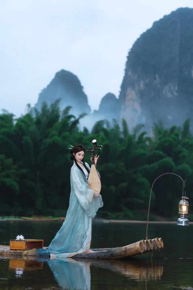 开云电竞:去桂林旅游跟团还是自由行？桂林三天两晚旅游多少钱？看完不后悔(图2)