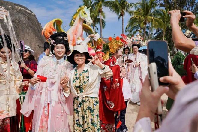 三亚春节成绩单:33129万人次!8957亿元!(图8)