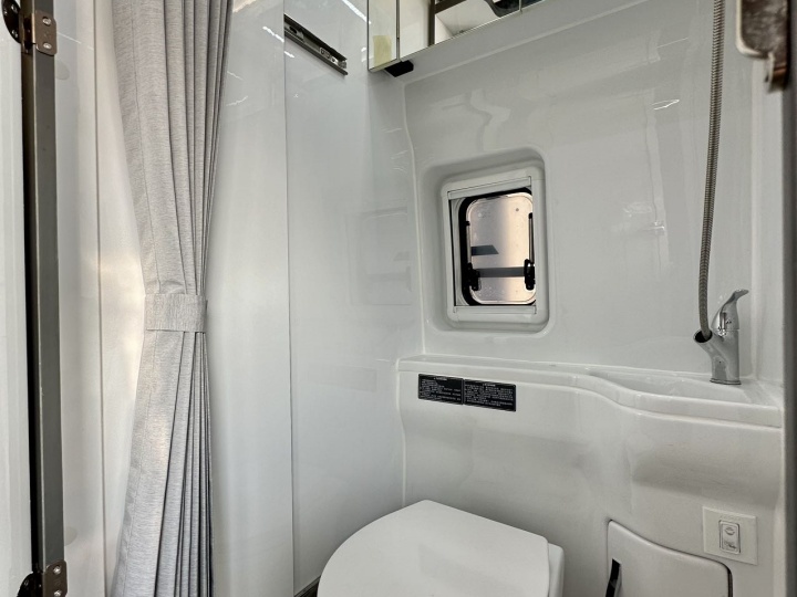 开云电竞:好看的高颜值B型房车奇瑞瑞弗R900旅居版四座车很漂亮(图3)