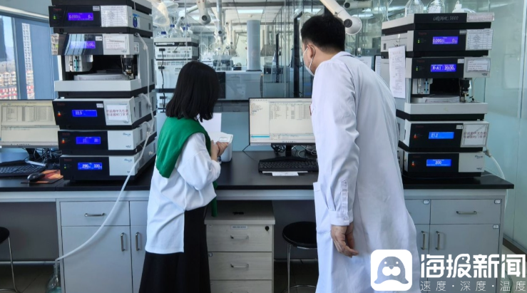 开云电竞:独立调查丨“3·15”探秘王海实验室①:果冻、话梅、保健茶……那些你熟悉的网红食品里可能暗藏着泻药与“伟哥”(图2)