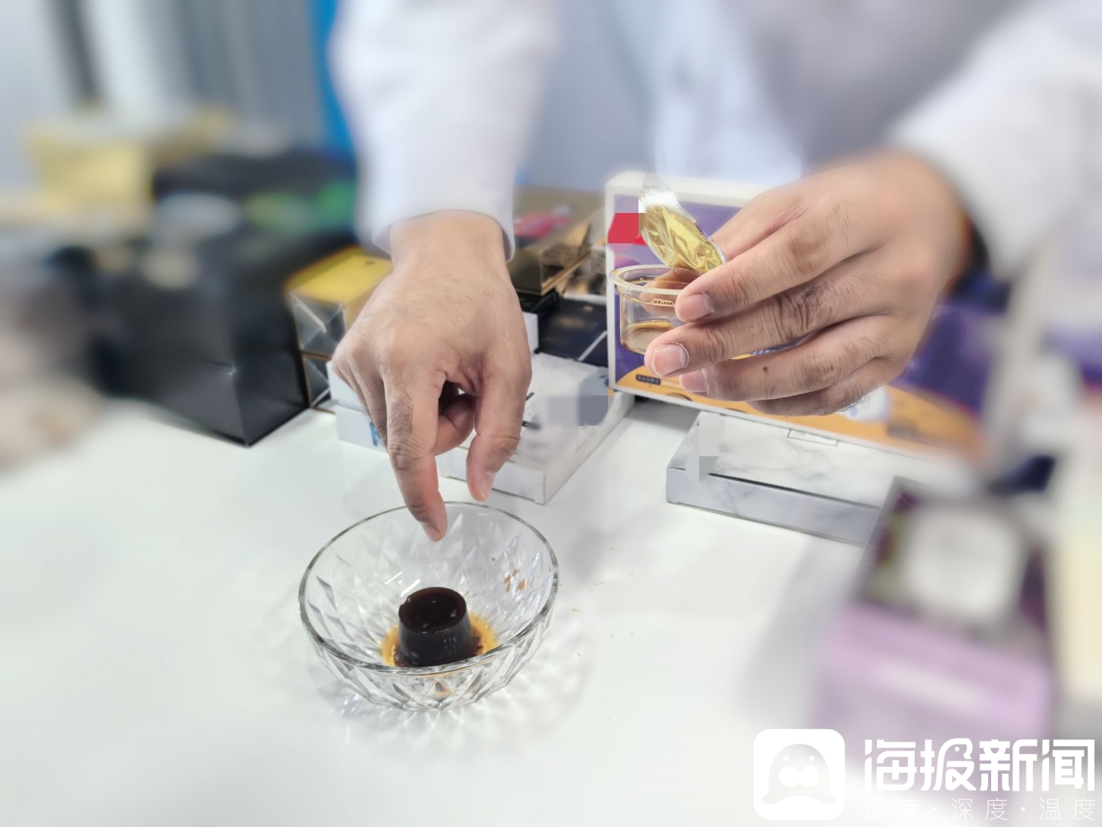 开云电竞:独立调查丨“3·15”探秘王海实验室①:果冻、话梅、保健茶……那些你熟悉的网红食品里可能暗藏着泻药与“伟哥”(图5)