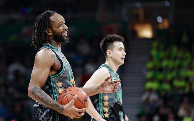 开云电竞首秀15分！辽篮新外援合格赵继伟有两帮手杨鸣回归有1个障碍(图5)