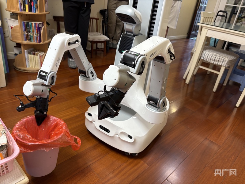 自主迭代学会“女士优先”？机器人进入家庭迎“终局挑战”(图5)