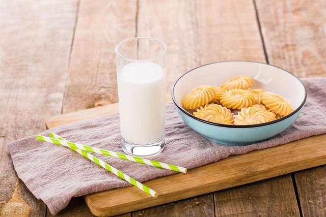 开云电竞中老年人想“养骨”别只喝牛奶多吃3样80岁稳步如风(图1)