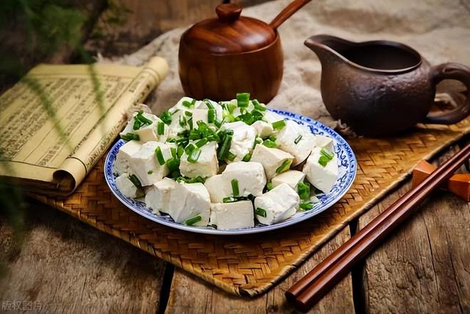 开云电竞中老年人想“养骨”别只喝牛奶多吃3样80岁稳步如风(图2)