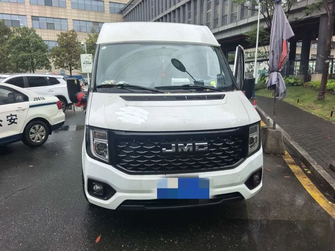 kaiyun开云电竞:常德公安交管直属六大队：公务途中伸援手警灯闪烁护生命(图2)